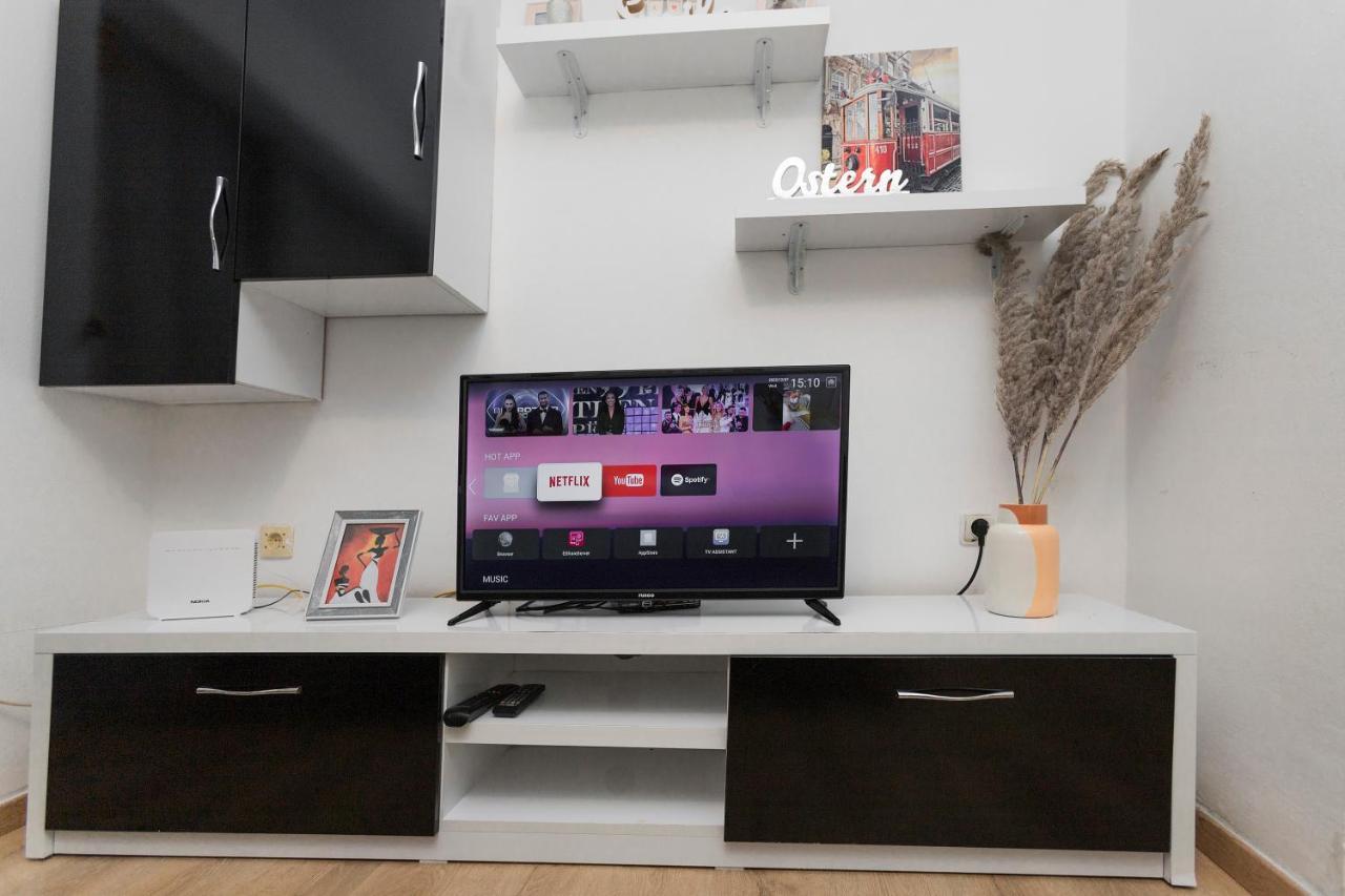 11 Steps' Lovely Studio In The Center Тирана Экстерьер фото